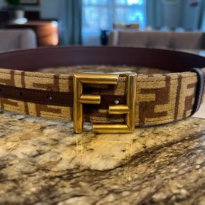Fendi belt. Size 80. Beautiful almost new condition!